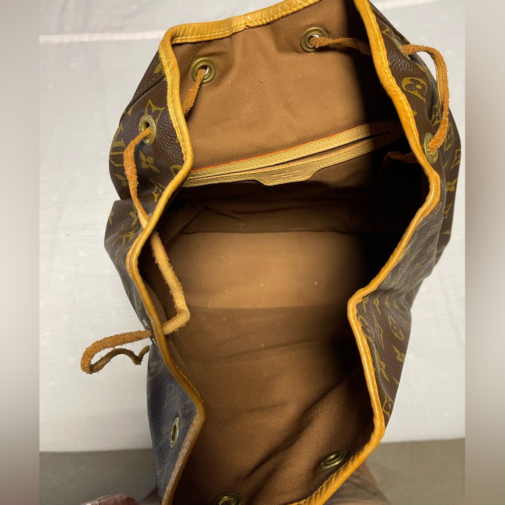 Louis Vuitton backpack - Picture 6 of 9